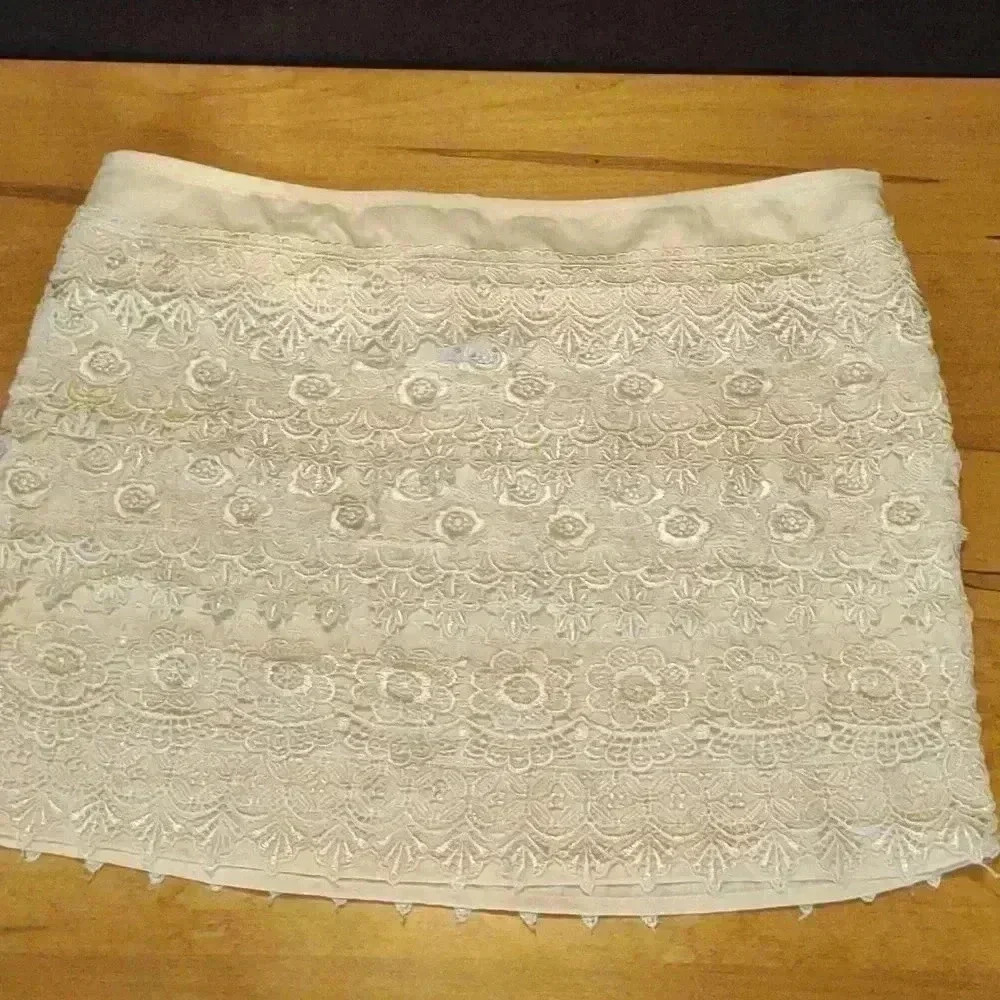 NWOT Women's Sans Souci mini skirt cream color size medium‎